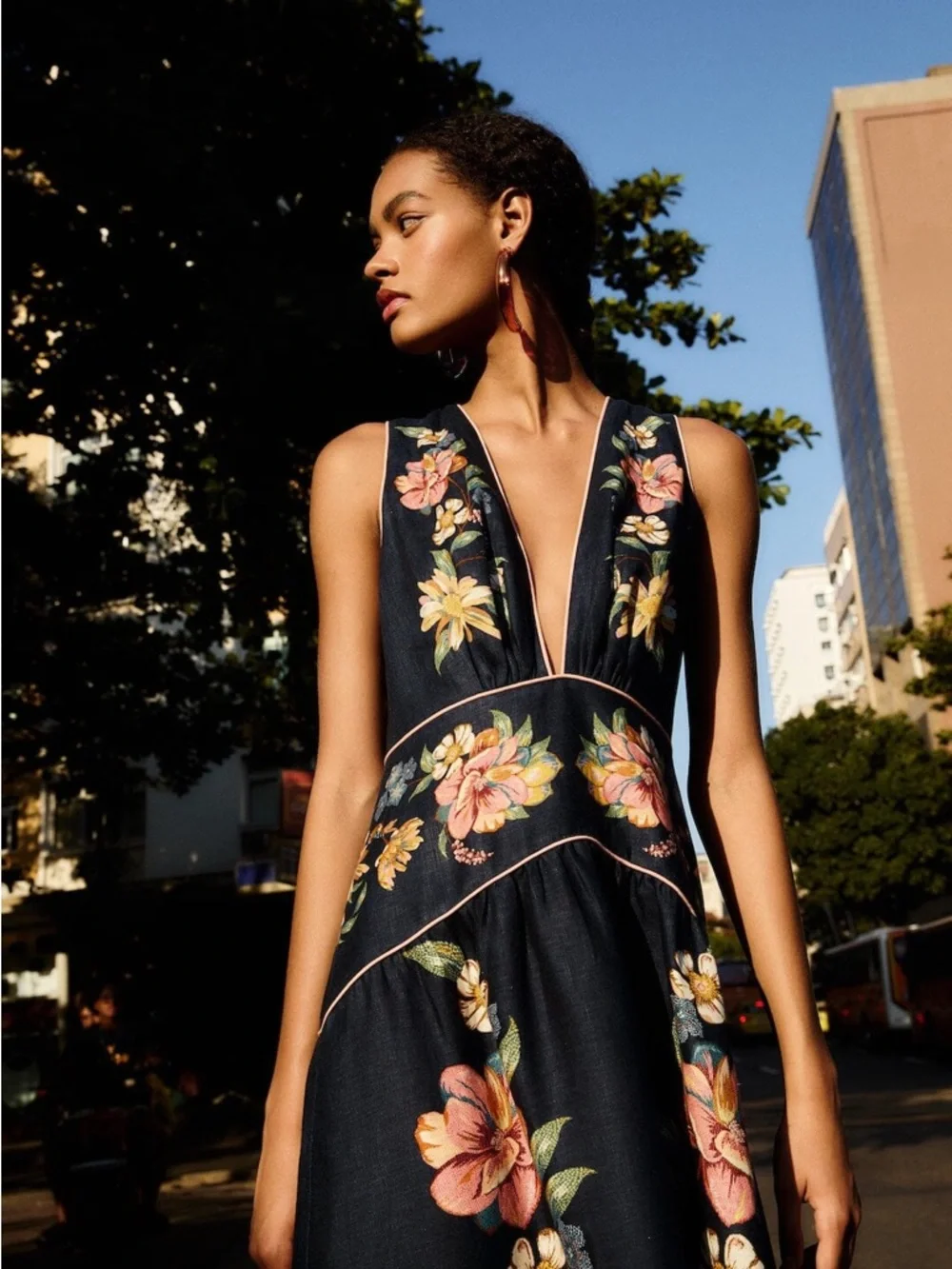FARM Rio Maira Floral Dark Blue Linen Midi Dress Size Large NWT - Picture 3 of 16